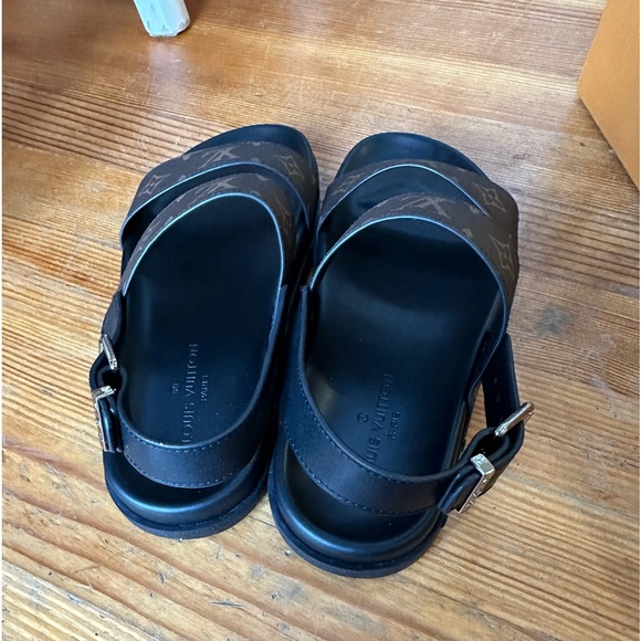 COPY - Louis Vuitton strap sandals - so comfy and fun. - Picture 2 of 5